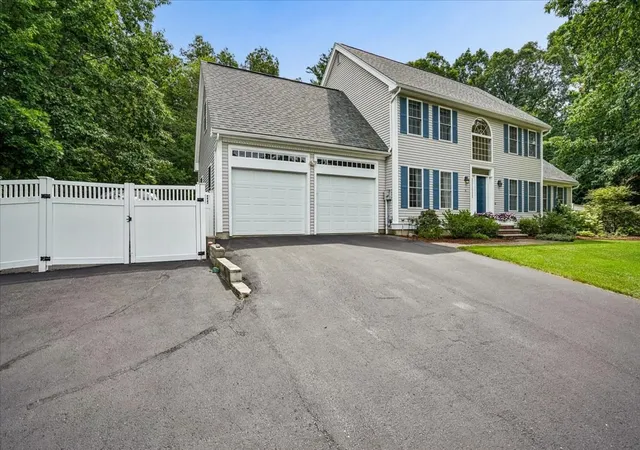 Photo 2 of Sale Pending at 6 Sterling Dr, Londonderry, NH 03053 | MLS# 73575434 | Listing updated on 2026-09-27