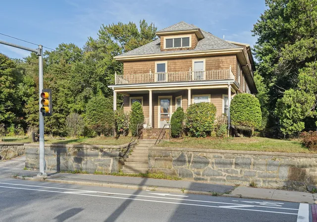 Photo 1 of Sale Pending at 305 S Franklin St, Holbrook, MA 02343 | MLS# 73580958 | Listing updated on 2026-10-07