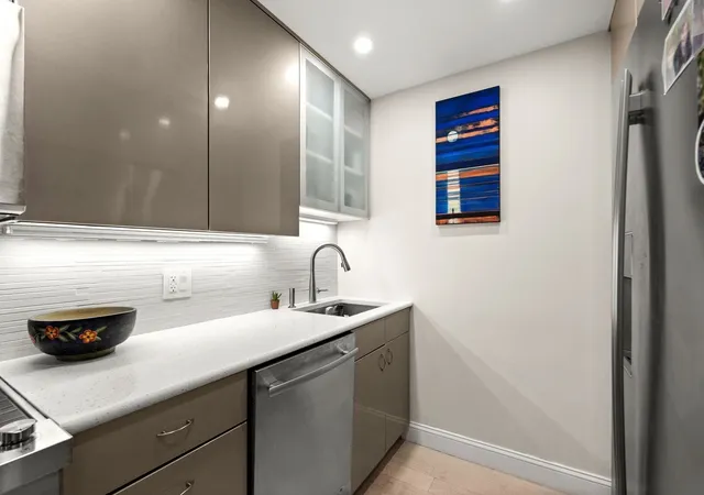 Listing Photo 2 - Condo for sale in Jamaicaway Twr & Townhouses located at 111 Perkins St, Boston, MA 02130 - Unit #91