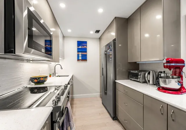 Listing Photo 3 - Condo for sale in Jamaicaway Twr & Townhouses located at 111 Perkins St, Boston, MA 02130 - Unit #91