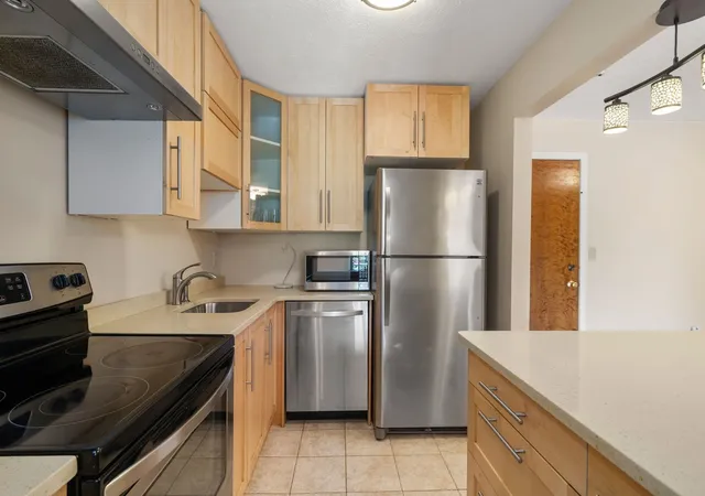 Photo 4 of Condo for sale at 655 Saw Ml Brk Pkwy #20, Newton Center, MA 02459 | MLS# 73572906 | Listing updated on 2026-09-12