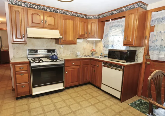 Photo 2 of Sale Pending at 36 Revere St, Worcester, MA 01604 | MLS# 73570013 | Listing updated on 2026-09-29