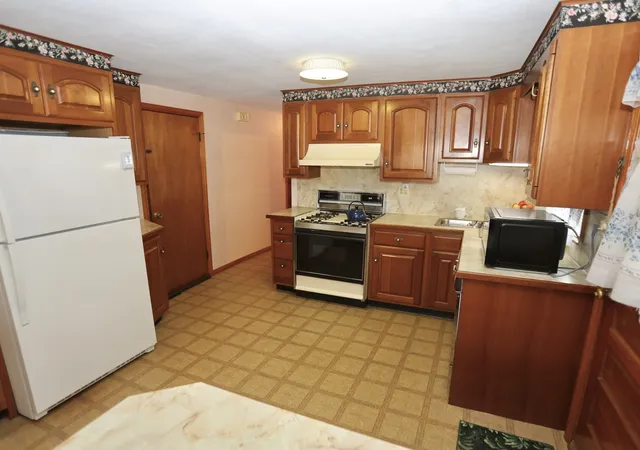 Photo 3 of Sale Pending at 36 Revere St, Worcester, MA 01604 | MLS# 73570013 | Listing updated on 2026-09-29