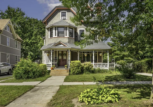 Photo 2 of Sale Pending at 95 Dartmouth St, Springfield, MA 01109 | MLS# 73574786 | Listing updated on 2026-10-02