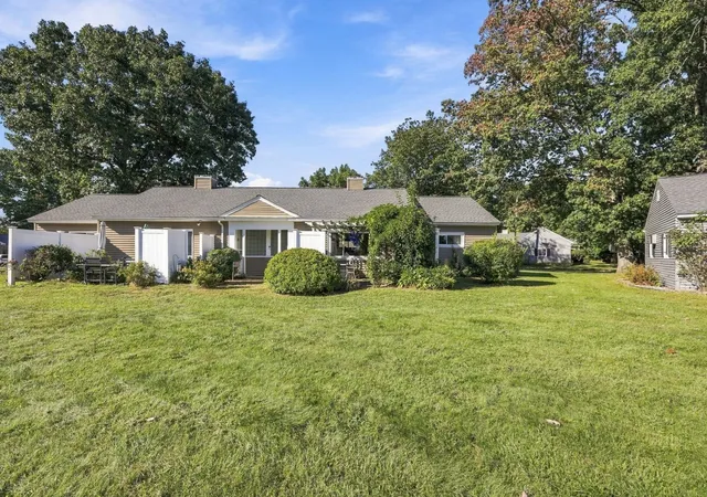 Listing Photo 4 - Condo for sale in building located at 132 Horseshoe Dr, Chicopee, MA 01022 - Unit #132