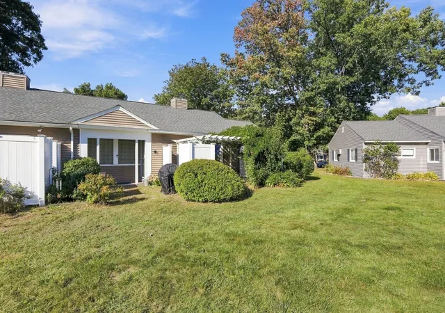 Listing Photo 5 - Condo for sale in building located at 132 Horseshoe Dr, Chicopee, MA 01022 - Unit #132