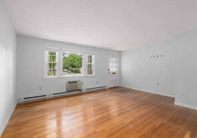 Photo 4 of Condo for sale at 60 Lake St #E, Winchester, MA 01890 | MLS# 73572854 | Listing updated on 2026-09-12