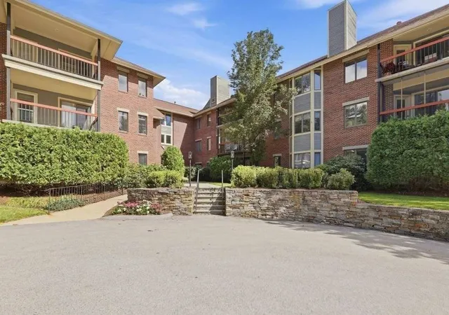Listing Photo 2 - Condo for sale in building located at 770 Salisbury St, Worcester, MA 01609 - Unit #555