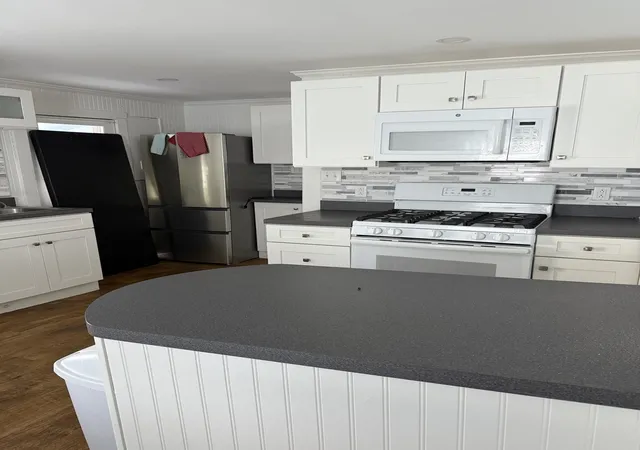 Photo 3 of Sale Pending at 83 Bay St, Hull, MA 02045 | MLS# 73575681 | Listing updated on 2026-10-09