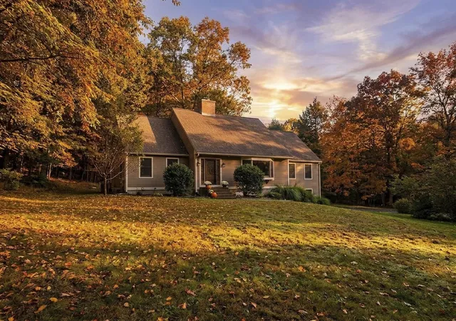 Photo 2 of Single family home for sale at 86 Glendale Rd, Southampton, MA 01073 | MLS# 73585594 | Listing updated on 2026-10-13