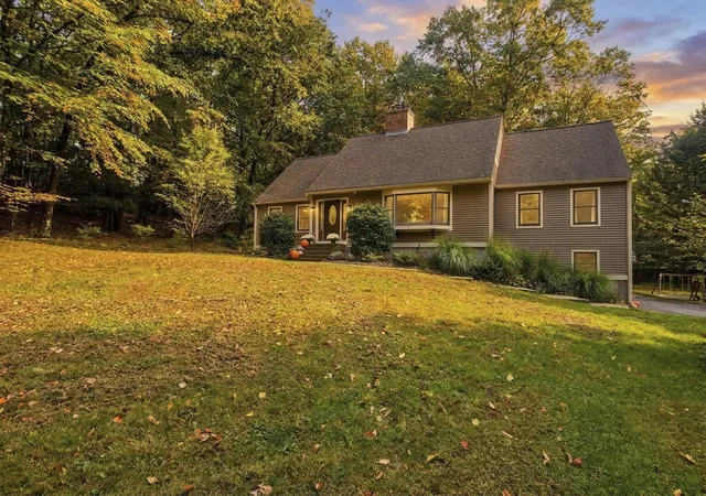 Photo 3 of Single family home for sale at 86 Glendale Rd, Southampton, MA 01073 | MLS# 73585594 | Listing updated on 2026-10-13
