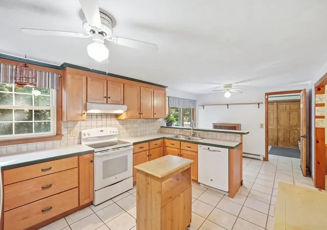 Photo 3 of Single family home for sale at 8 Glenmere Rd, Charlton, MA 01507 | MLS# 73579170 | Listing updated on 2026-10-11