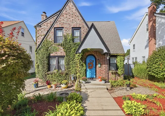 Photo 1 of Single family home for sale at 104 Wayne St, Springfield, MA 01118 | MLS# 73581737 | Listing updated on 2026-10-29