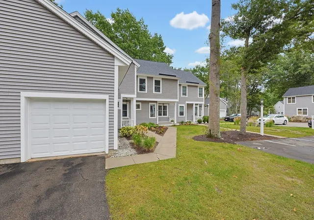 Photo 3 of Condo for sale at 4 Oak Ct #4, Rockland, MA 02370 | MLS# 73571478 | Listing updated on 2026-09-25