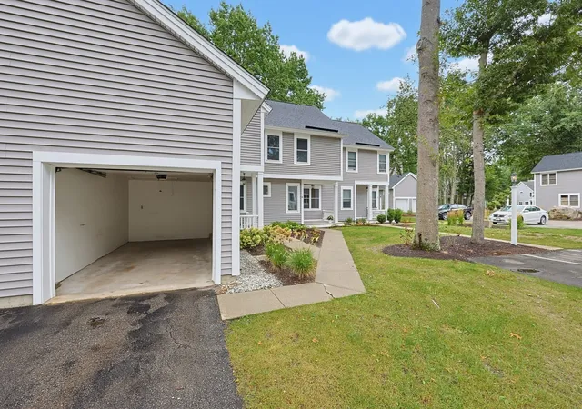 Photo 3 of Condo for sale at 4 Oak Ct #4, Rockland, MA 02370 | MLS# 73571478 | Listing updated on 2026-09-25
