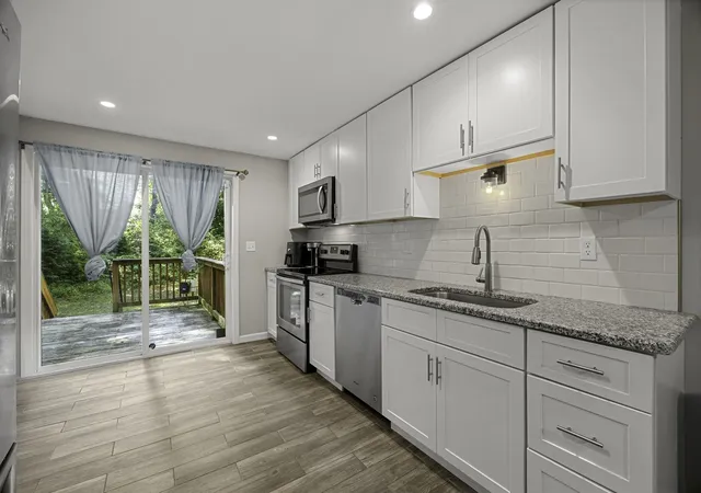 Photo 4 of Single family home for sale at 1100 Roosevelt Ave, Springfield, MA 01109 | MLS# 73576016 | Listing updated on 2026-09-15