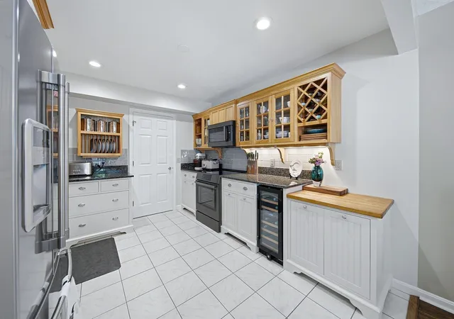 Photo 3 of Condo for sale at 16 Country Clb Rd #16, Peabody, MA 01960 | MLS# 73574836 | Listing updated on 2026-10-02