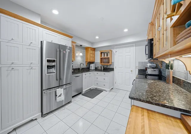 Photo 4 of Condo for sale at 16 Country Clb Rd #16, Peabody, MA 01960 | MLS# 73574836 | Listing updated on 2026-10-02