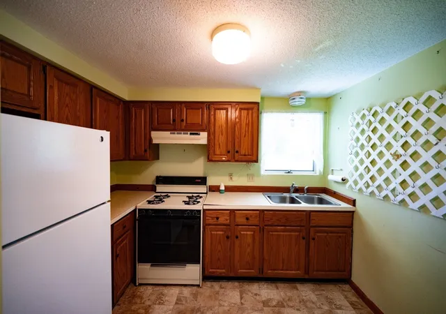 Listing Photo 5 - Condo for sale in building located at 91 Briar Wy, Greenfield, MA 01301 - Unit #91