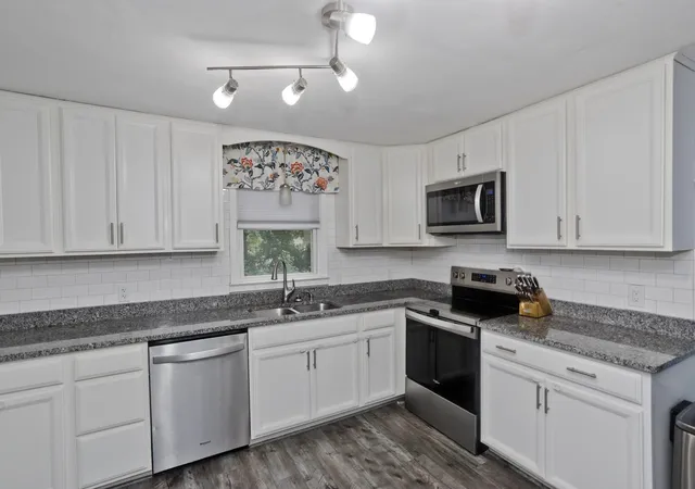 Photo 4 of Single family home for sale at 27 Lexington Ave, South Hadley, MA 01075 | MLS# 73571779 | Listing updated on 2026-09-04
