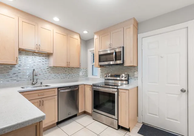 Listing Photo 4 - Condo for sale in building located at 54 Horseshoe Dr, Chicopee, MA 01022 - Unit #54