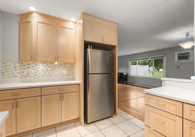 Listing Photo 5 - Condo for sale in building located at 54 Horseshoe Dr, Chicopee, MA 01022 - Unit #54