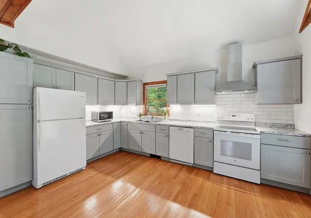 Photo 3 of Single family home for sale at 4 Jackson Hl Rd, Leverett, MA 01054 | MLS# 73585444 | Listing updated on 2026-10-21