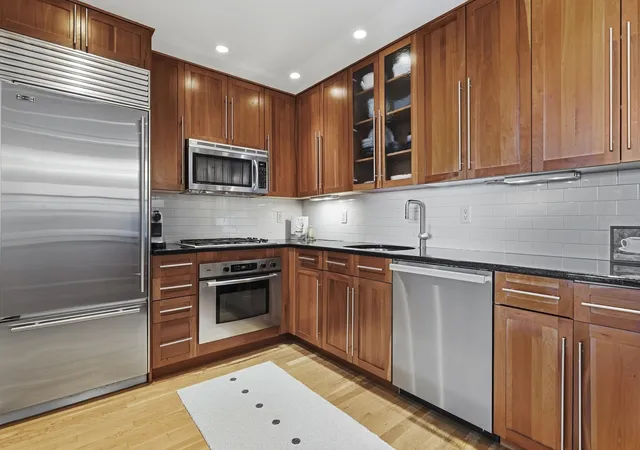 Photo 2 of Condo for sale at 85 E India Row #30D, Boston, MA 02110 | MLS# 73575002 | Listing updated on 2026-09-17