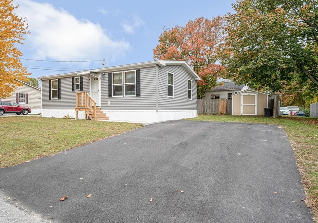Photo 2 of Manufactured home for sale at 41 B St, Seabrook, NH 03874 | MLS# 73582292 | Listing updated on 2026-09-28