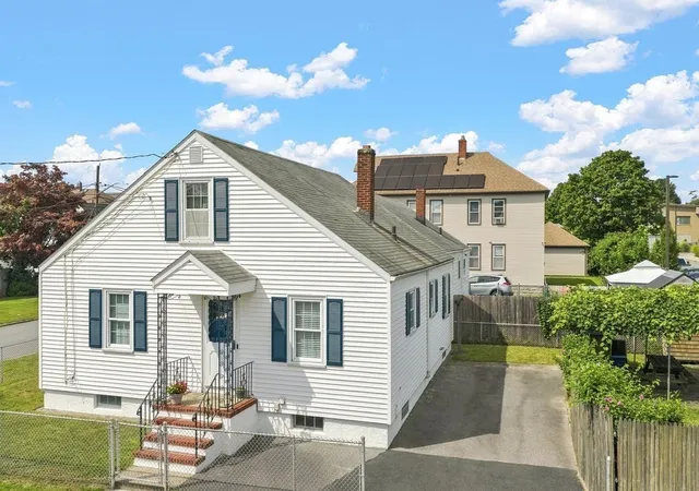 Photo 3 of Single family home for sale at 5 Brewster St, New Bedford, MA 02745 | MLS# 73572584 | Listing updated on 2026-09-11