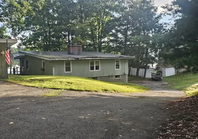 Photo 4 of Sale Pending at 12 Hemlock Dr, Lunenburg, MA 01462 | MLS# 73572127 | Listing updated on 2026-09-23