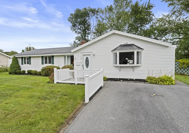 Photo 3 of Single family home for sale at 19 William Rd, Holbrook, MA 02343 | MLS# 73584062 | Listing updated on 2026-10-11