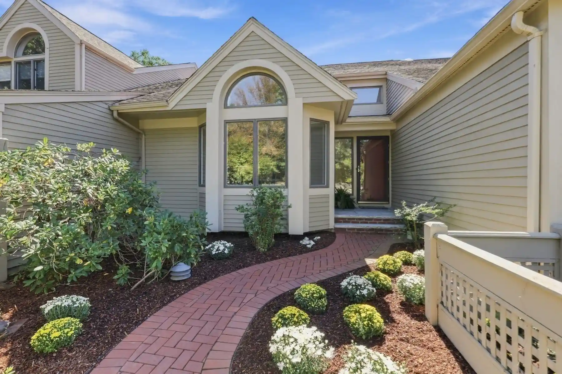 Listing Photo 1 - Condo for sale in 7 Wainwright Rd located at 7 Wainwright Rd, Winchester, MA 01890 - Unit #47
