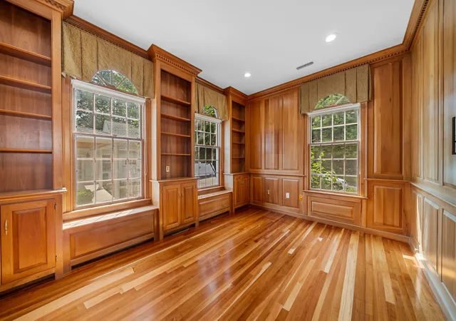 Photo 3 of Mansion for sale at 40 Grandview Rd, Chelmsford, MA 01824 | MLS# 73575595 | Listing updated on 2026-09-14