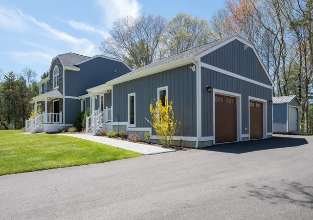 Photo 4 of Single family home for sale at 11 Walnut St, Assonet, MA 02702 | MLS# 73572803 | Listing updated on 2026-09-12