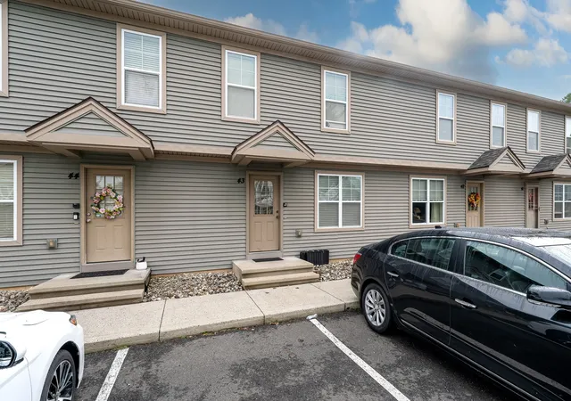 Listing Photo 2 - Condo for sale in building located at 139 Union St, Westfield, MA 01085 - Unit #43