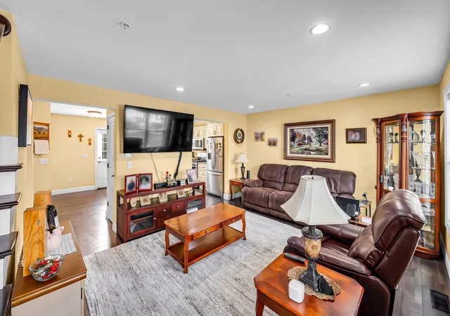 Listing Photo 4 - Condo for sale in building located at 139 Union St, Westfield, MA 01085 - Unit #43