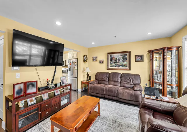 Listing Photo 5 - Condo for sale in building located at 139 Union St, Westfield, MA 01085 - Unit #43