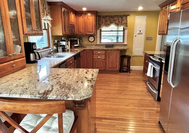 Photo 4 of Single family home for sale at 450 Center St, Pembroke, MA 02359 | MLS# 73574199 | Listing updated on 2026-10-03