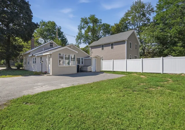 Photo 2 of Single family home for sale at 152 Main St, Wilmington, MA 01887 | MLS# 73575894 | Listing updated on 2026-10-16