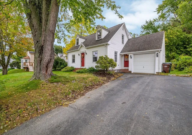 Photo 2 of Sale Pending at 5 Field St, Auburn, MA 01501 | MLS# 73585557 | Listing updated on 2026-10-07