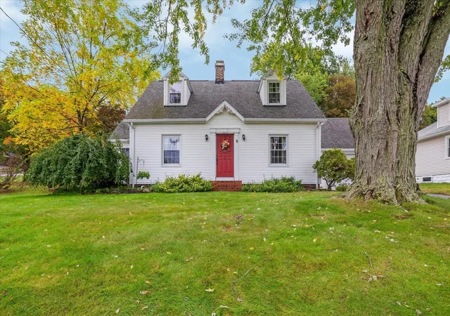Photo 3 of Sale Pending at 5 Field St, Auburn, MA 01501 | MLS# 73585557 | Listing updated on 2026-10-07