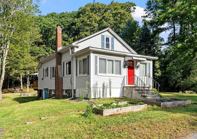 Photo 2 of Sale Pending at 322 Pearl St, Gardner, MA 01440 | MLS# 73575101 | Listing updated on 2026-09-29