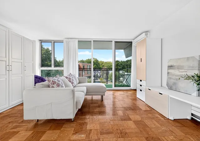 Listing Photo 2 - Condo for sale in building located at 60 Babcock St, Brookline, MA 02446 - Unit #32