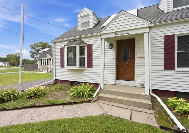 Photo 3 of Single family home for sale at 100 Lang St, Springfield, MA 01104 | MLS# 73575229 | Listing updated on 2026-09-11