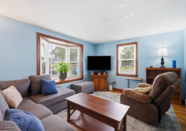 Photo 4 of Single family home for sale at 100 Lang St, Springfield, MA 01104 | MLS# 73575229 | Listing updated on 2026-09-11