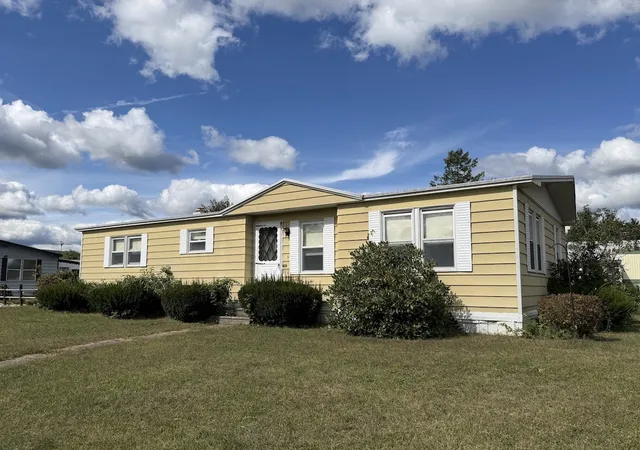 Photo 2 of Manufactured home for sale at 19 Jeffrey Ln, Westfield, MA 01085 | MLS# 73582451 | Listing updated on 2026-10-29