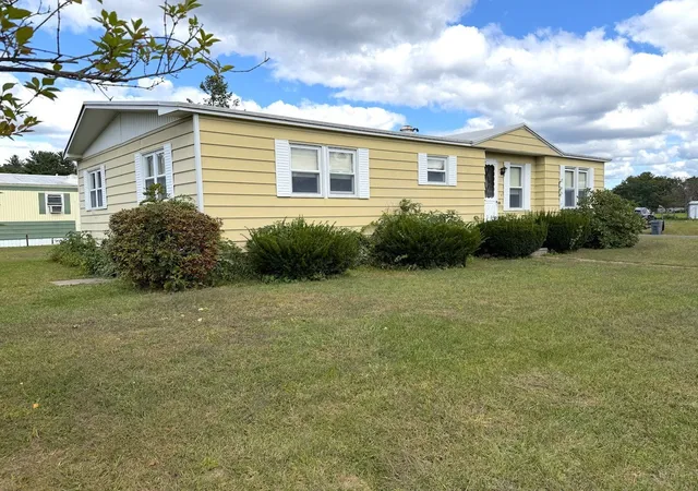 Photo 3 of Manufactured home for sale at 19 Jeffrey Ln, Westfield, MA 01085 | MLS# 73582451 | Listing updated on 2026-10-29