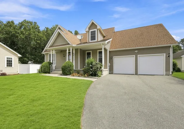 Photo 2 of Single family home for sale at 33 Caddyshack Dr, Chicopee, MA 01020 | MLS# 73572759 | Listing updated on 2026-09-12