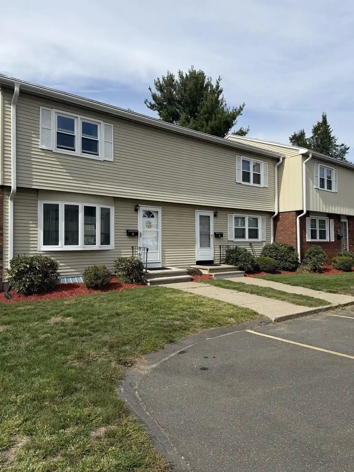 Listing Photo 1 - Condo for sale in 20 Yorktown Ct located at 20 Yorktown Ct, Chicopee, MA 01020 - Unit #20